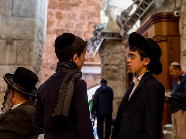Adolescente judeu meninos em jerusalem — Fotografia de Stock