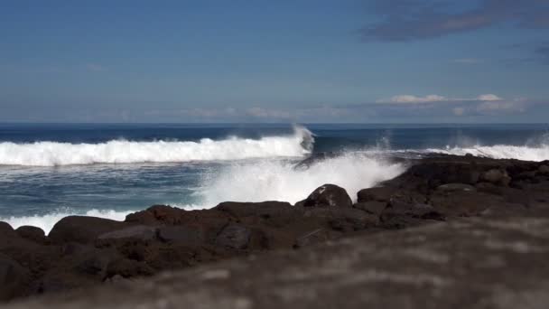 Der Ozean auf Madeira gehört zu Portugal — Stockvideo