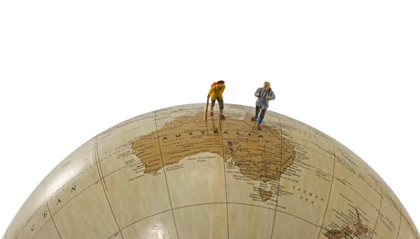 Pequeñas figuras caminando australia en el globo — Foto de Stock