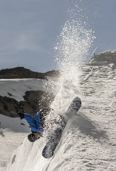 Snowboarder Profesional Una Fuerte Pendiente Squaw Valley Ski Resort Peace —  Fotos de Stock