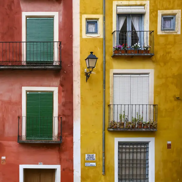 Edifícios Apartamentos Coloridos Cuenca Espanha — Fotografia de Stock