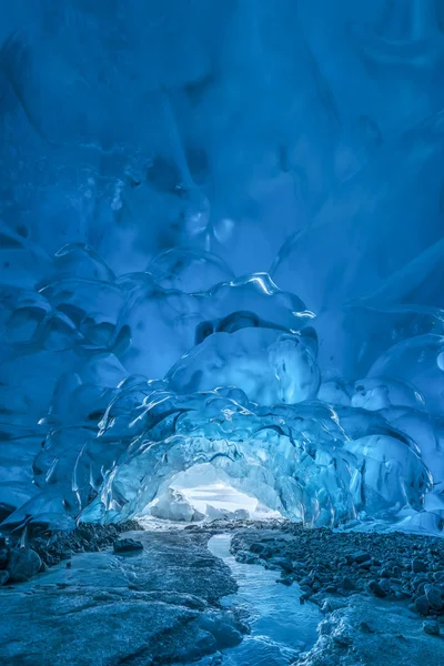 Ein Bach Fließt Unter Einer Eishöhle Auf Mendenhall Gletscher Tongass — Stockfoto