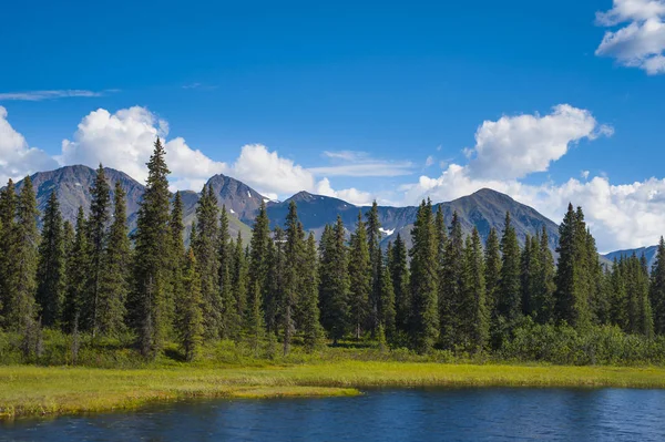 Σύννεφα Που Κυλούν Βουνοκορφές Στο Talkeetna Range Στη Νοτιοκεντρική Αλάσκα — Φωτογραφία Αρχείου