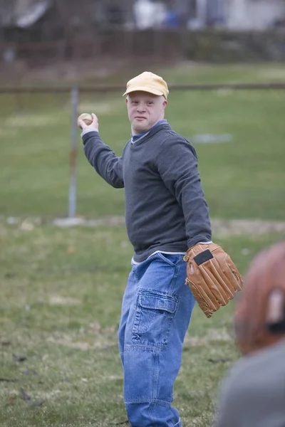 Padre Hijo Con Síndrome Punto Jugar Béisbol Parque — Foto de Stock