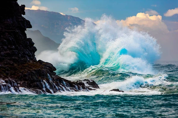 Velké Vlny Pobřeží Pali Havajských Ostrovech Kauai Havaj Spojené Státy — Stock fotografie
