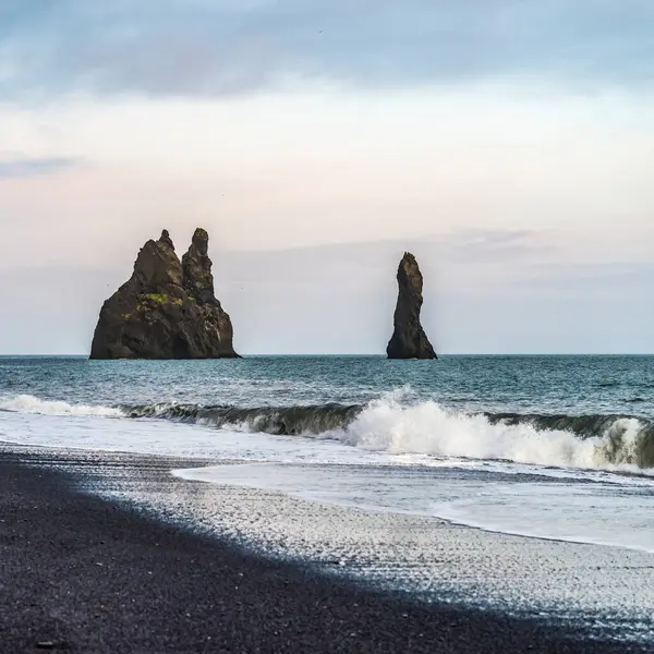 Rock Formations Coastline Southern Region Iceland Surf Washing Black Sand — Stock Photo, Image