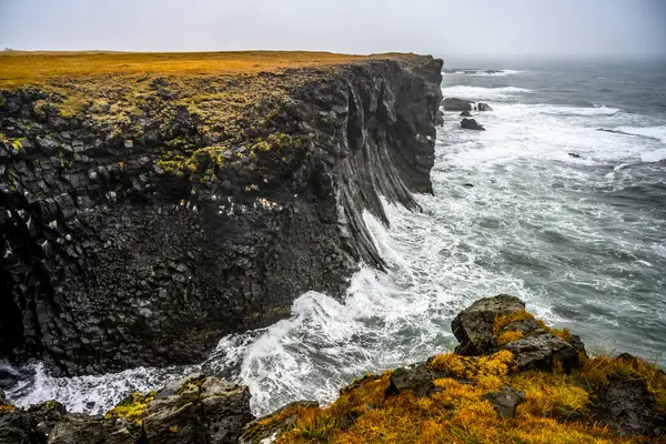 Viewpoint Cliff Waves Rolling Volcanic Cliff Coastline Arnarstapi Snaefellsbaer Western — Stock Photo, Image