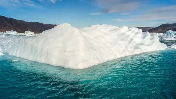 Grand Iceberg Coin Long Côte Groenland Eau Bleu Vif Sermersooq — Photo
