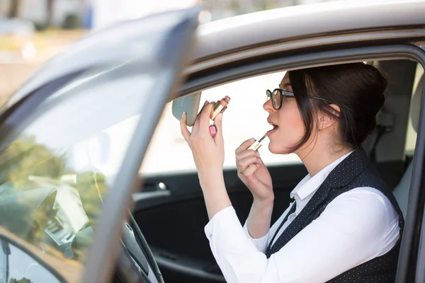 Size Model Paints Her Lips While Sitting Wheel Own Car — Stock Photo, Image