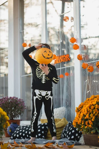 Bel Enfant Costume Squelette Posant Avec Une Lanterne Papier Sous — Photo