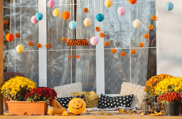 Une Maison Campagne Avec Grandes Fenêtres Panoramiques Décorées Pour Halloween — Photo