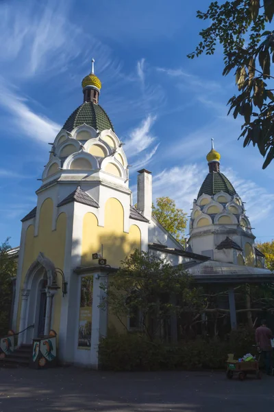 Maison ancienne dans le zoo de Koelner — Photo