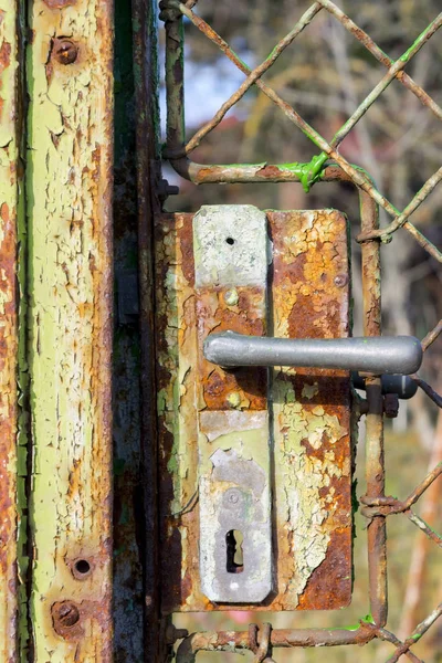 Cerradura de puerta oxidada —  Fotos de Stock
