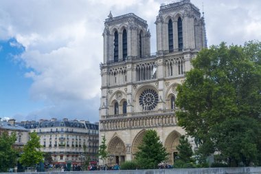Paris 'teki Notre Dame Katedrali