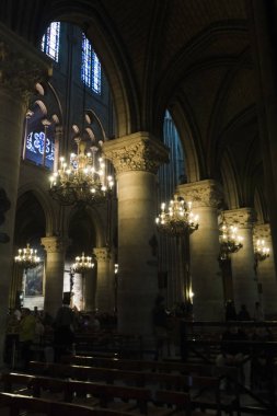 Notre dame içinde