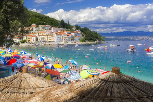 Slunečná pláž Moscenisca Draga, Chorvatsko — Stock fotografie