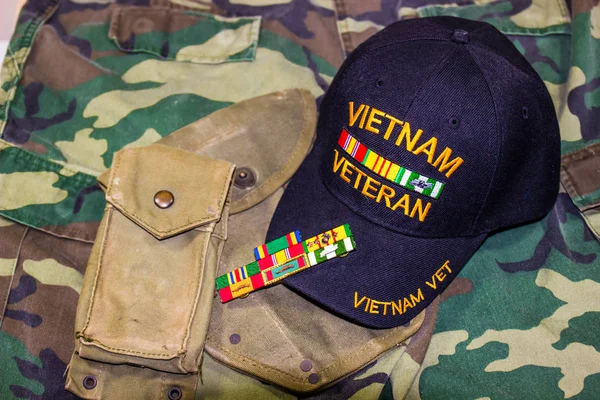 Vietnam Veteran Hat Ribbons Weathered Pouches — Stock Photo, Image