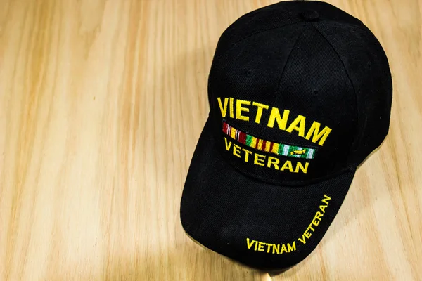 Vietnam Veteran Cap Wood Grain Background — Stock Photo, Image