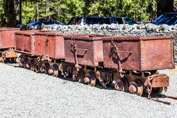Carros Viejos Mineral Oxidado Una Vez Utilizados Operaciones Mineras — Foto de Stock