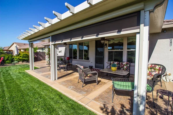 Modern Rear Yard Patio Furniture — Stock Photo, Image