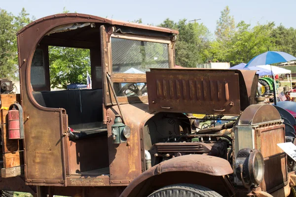 Hytten Vintage Rusty Truck — Stockfoto