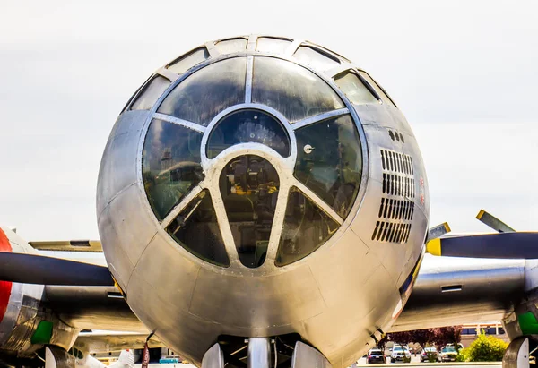 Nase Eines Ausgemusterten Flugzeugbombers — Stockfoto