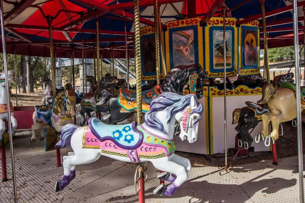 Häst Merry Runt Carousel — Stockfoto