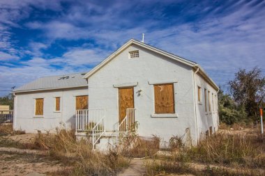 Pencere ve kapı eski eve kadar bindik