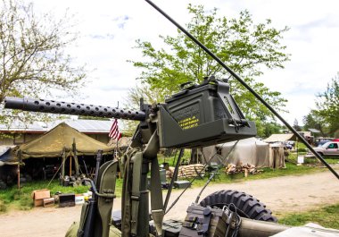 Eski Askeri Araç üzerinde Otuz Kalibre Makineli Tüfek