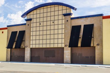 Kapalı mağazaya giriş