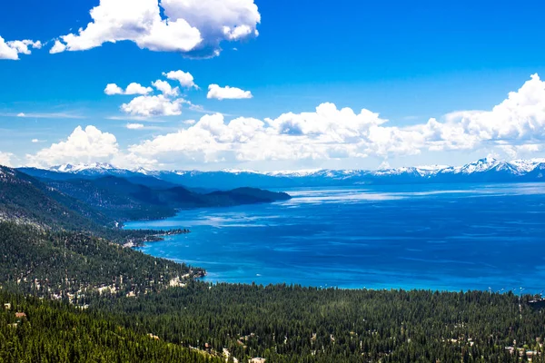 Linia brzegową jeziora Tahoe w Springtime — Zdjęcie stockowe