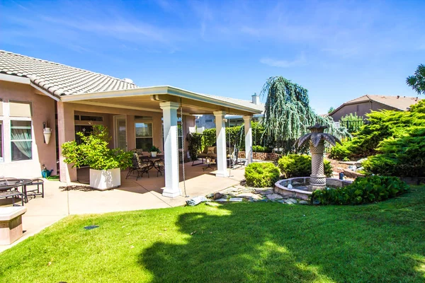 Modern arka yard Patio ayar Fountain Ile