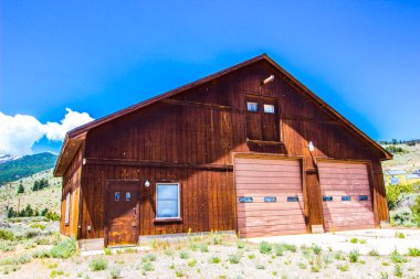 Yüksek Çölde Eski Yıpranmış Bina