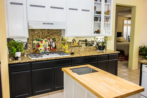 Granit Tezgahlı Modern Mutfak — Stok fotoğraf