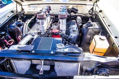 Krom Motor On Up Up Otomobil