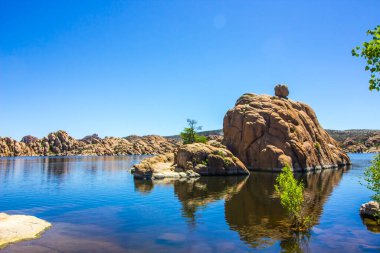 Dağ Gölü 'nde eşsiz kaya oluşumları