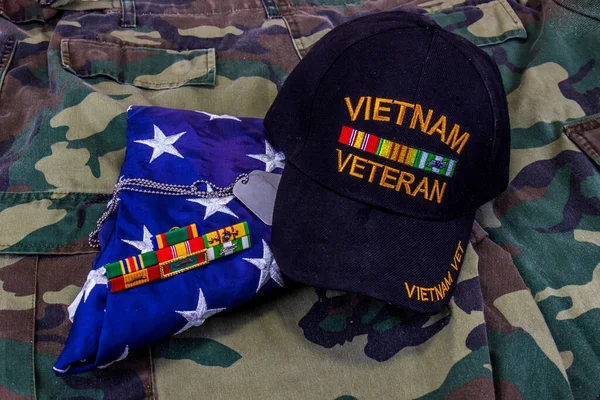 Vietnam Vet Hat American Flag Service Ribbons Jungle Gre — Stock Photo, Image