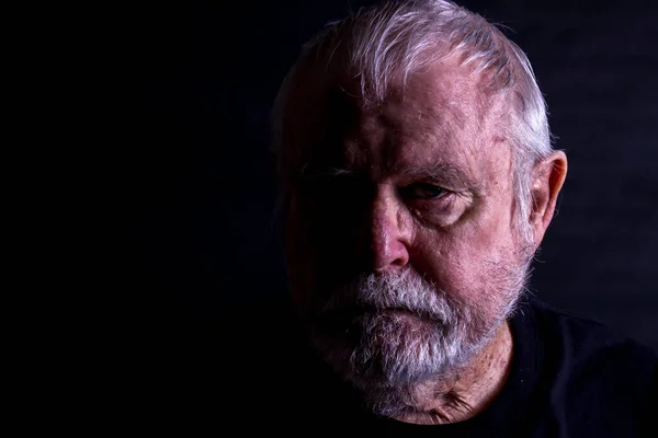 Old Senior Man Unkempt Beard Looking Camera — стоковое фото