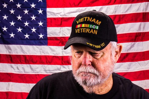Vietnam Veteran Looking Front American Flag — Stock Photo, Image