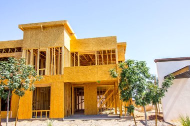 Köşedeki Birim Apartman İnşaat Altında