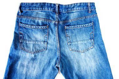 beyaz arkaplanda izole edilmiş mavi kot pantolon