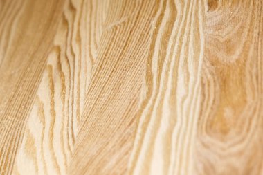 Ahşap kül yakın çekim kurulu yapıştırılmış.