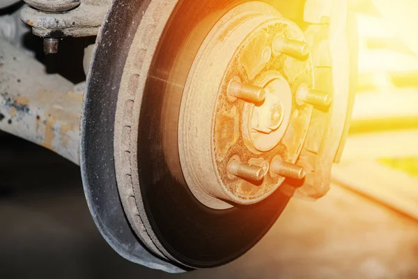 caliper ve eski arabanın fren diski