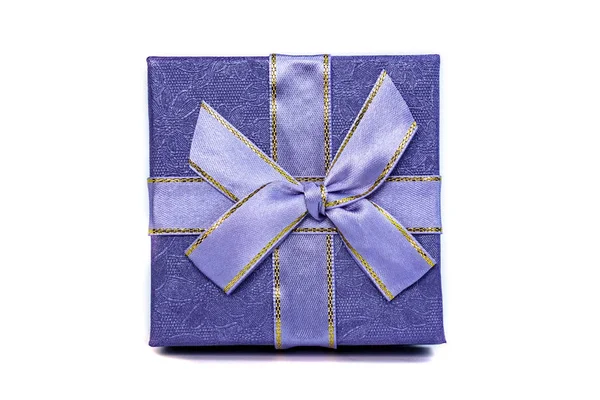 Lila Gift Box Met Een Strik Een Witte Achtergrond Isoleren — Stockfoto