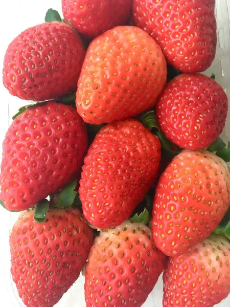 Gruppe frischer Erdbeeren — Stockfoto