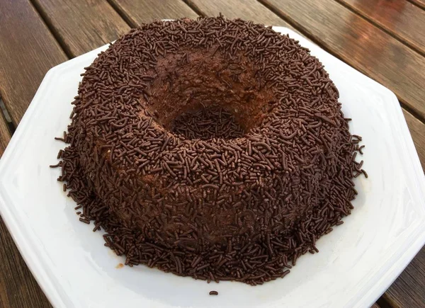 Круглый Торт Гранулированным Шоколадом Столе — стоковое фото