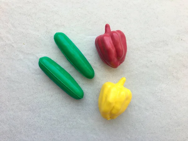 Légumes Jouets Plastique Sur Fond Clair — Photo