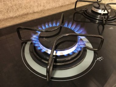 Mutfakta bir soba detayını yaktı