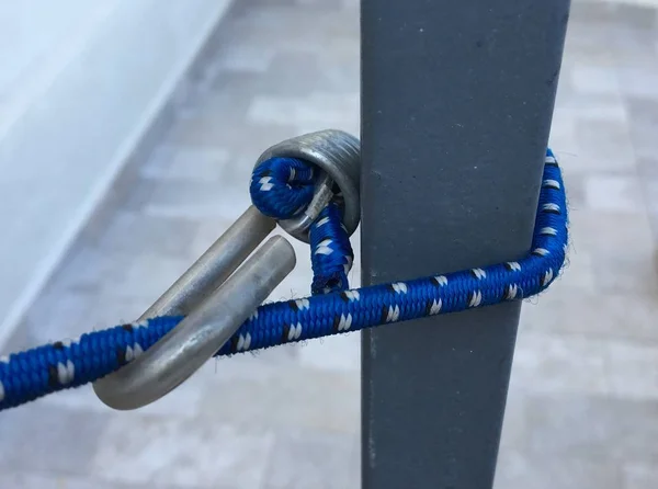 Detail Eines Flexiblen Seils Einer Eisenstange — Stockfoto