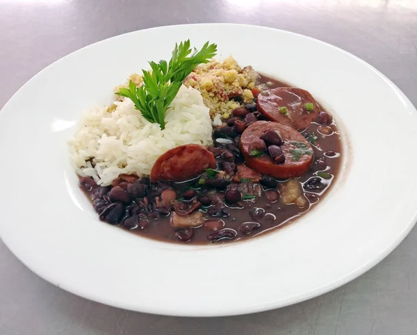 Geleneksel Brezilya Feijoada Ile Bir Yemek — Stok fotoğraf